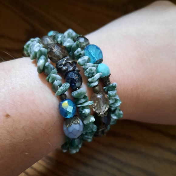 Gorgeous beaded accordion bracelet - Picture 1 of 4